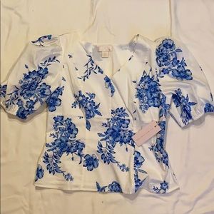 Floral top with puff sleeves